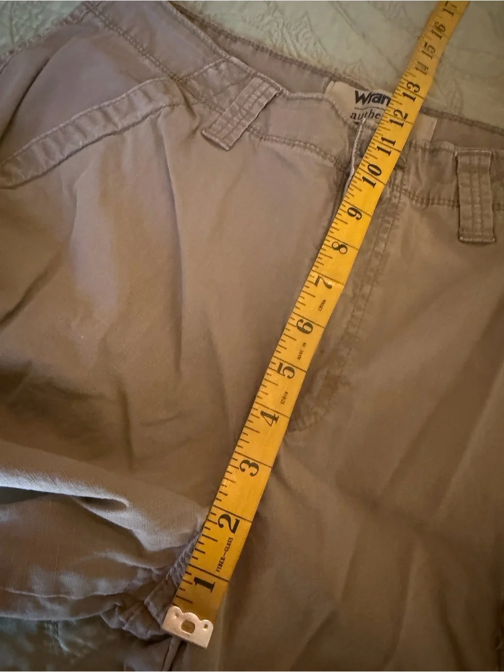 *Sold* Wrangler Authentics Men’s Khaki Cargo Shorts 32 Utility Y2K Gorpcore